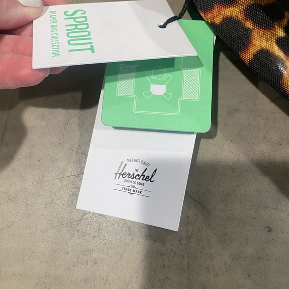 HERSCHEL leopard print diaper backpack with LOTS of pockets and changing pad👶🏻 - Picture 15 of 15